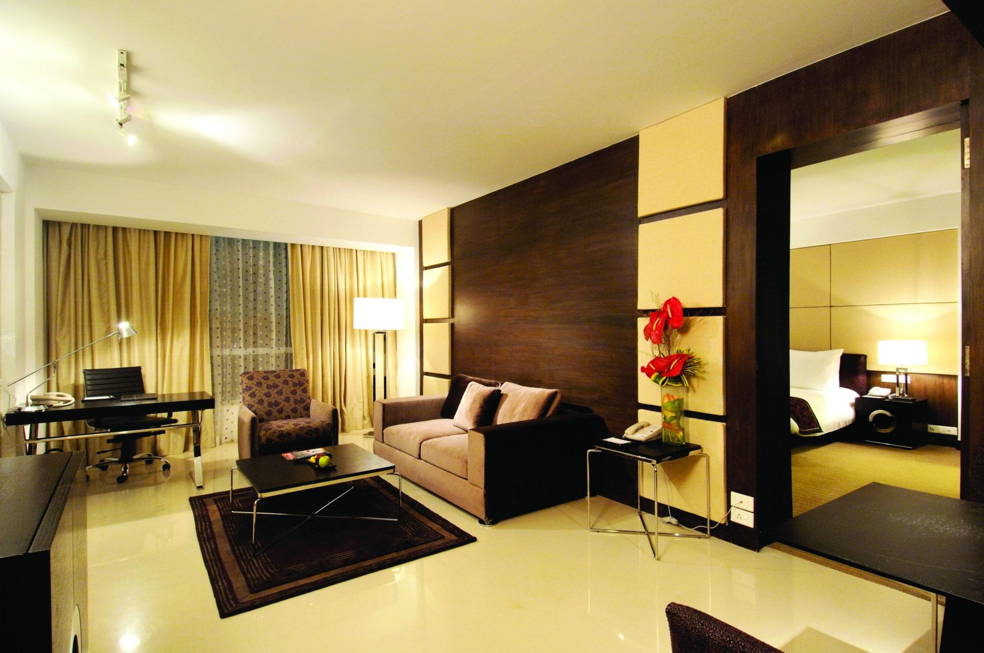 Radisson Blu Hotel Pune Kharadi Room photo Suite