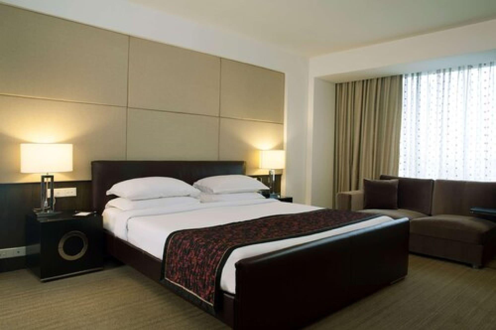 Radisson Blu Hotel Pune Kharadi Exterior photo