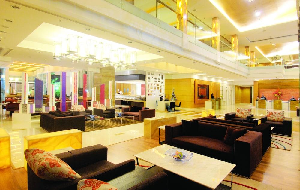 Radisson Blu Hotel Pune Kharadi Exterior photo Lobby