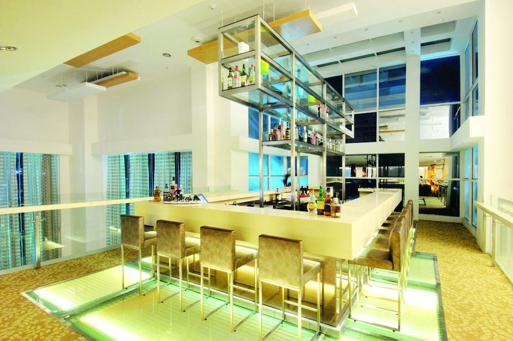 Radisson Blu Hotel Pune Kharadi Exterior photo The bar at the 101 bar