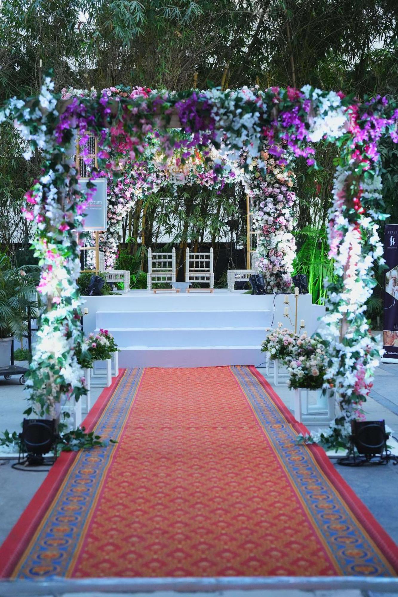 Radisson Blu Hotel Pune Kharadi Exterior photo A Thai wedding