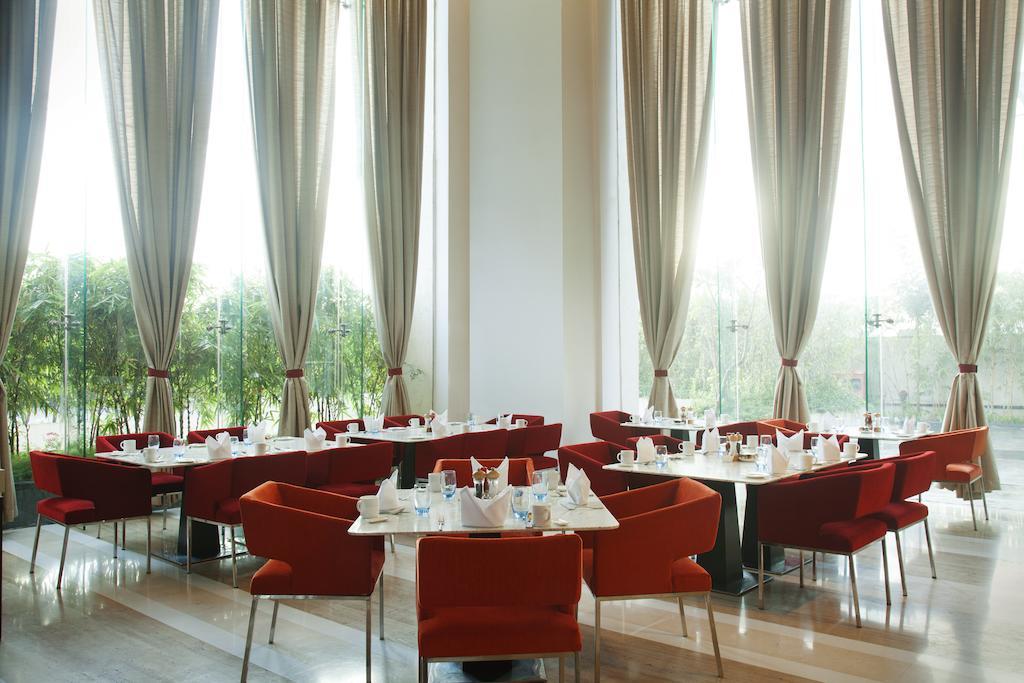 Radisson Blu Hotel Pune Kharadi Exterior photo The restaurant