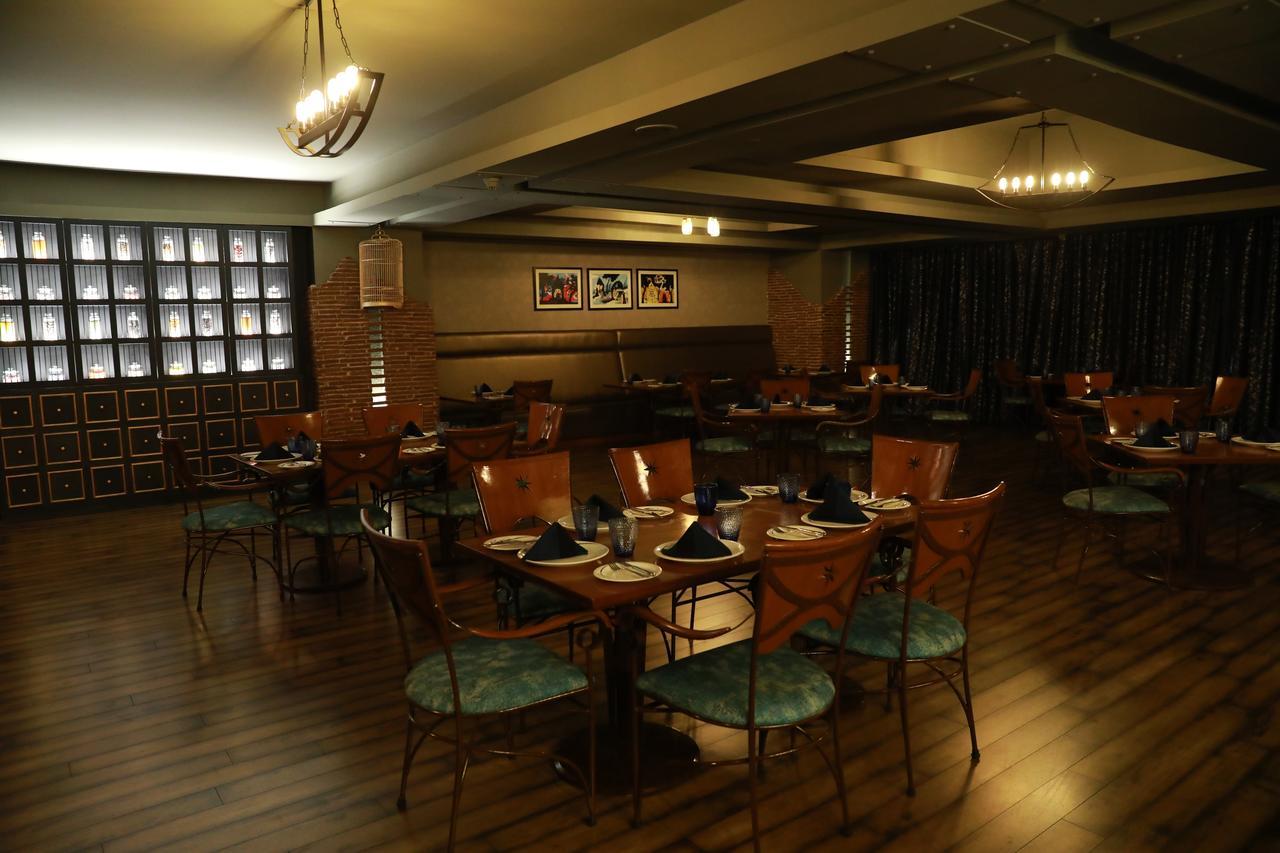 Radisson Blu Hotel Pune Kharadi Exterior photo The interior of the restaurant