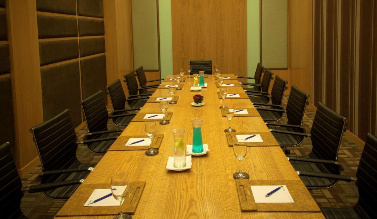Radisson Blu Hotel Pune Kharadi Exterior photo A boardroom